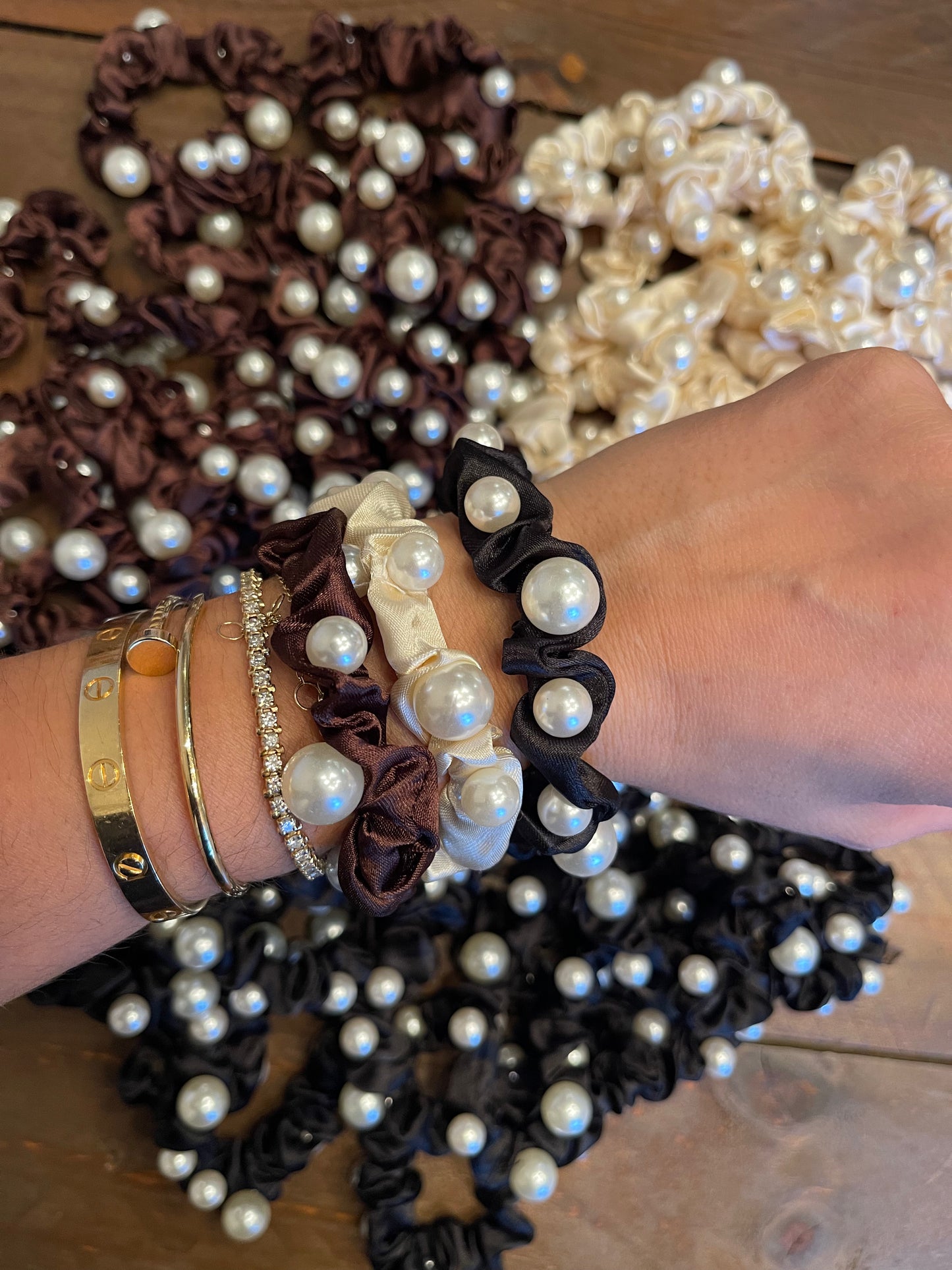 Thin Pearl Scrunchie